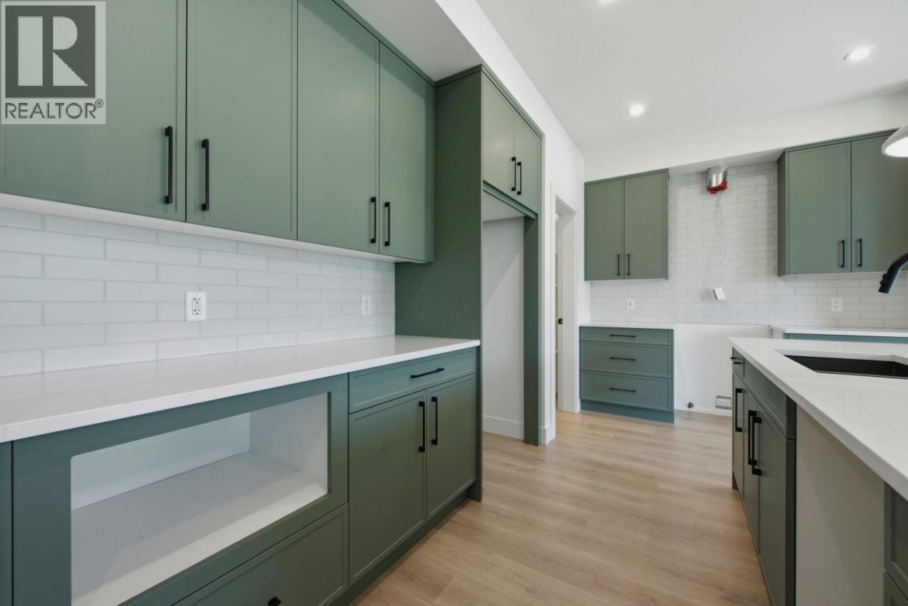 377 Arrowleaf Rise, Coldstream, BC - Indoor Photo Showing Kitchen
