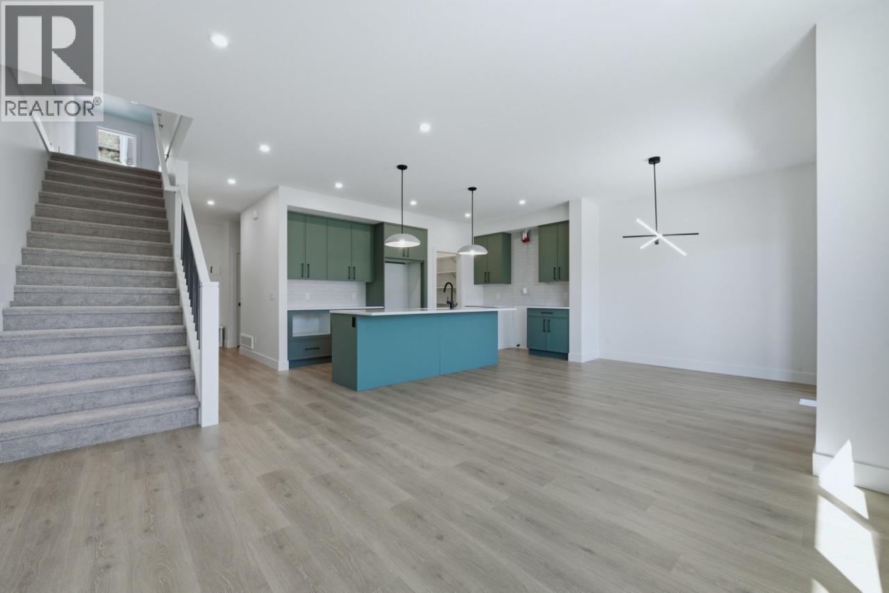377 Arrowleaf Rise, Coldstream, BC - Indoor Photo Showing Kitchen