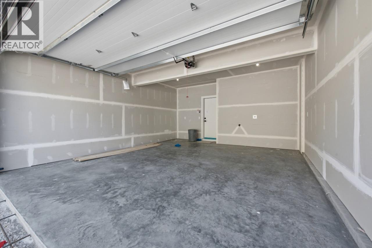 377 Arrowleaf Rise, Coldstream, BC - Indoor Photo Showing Garage