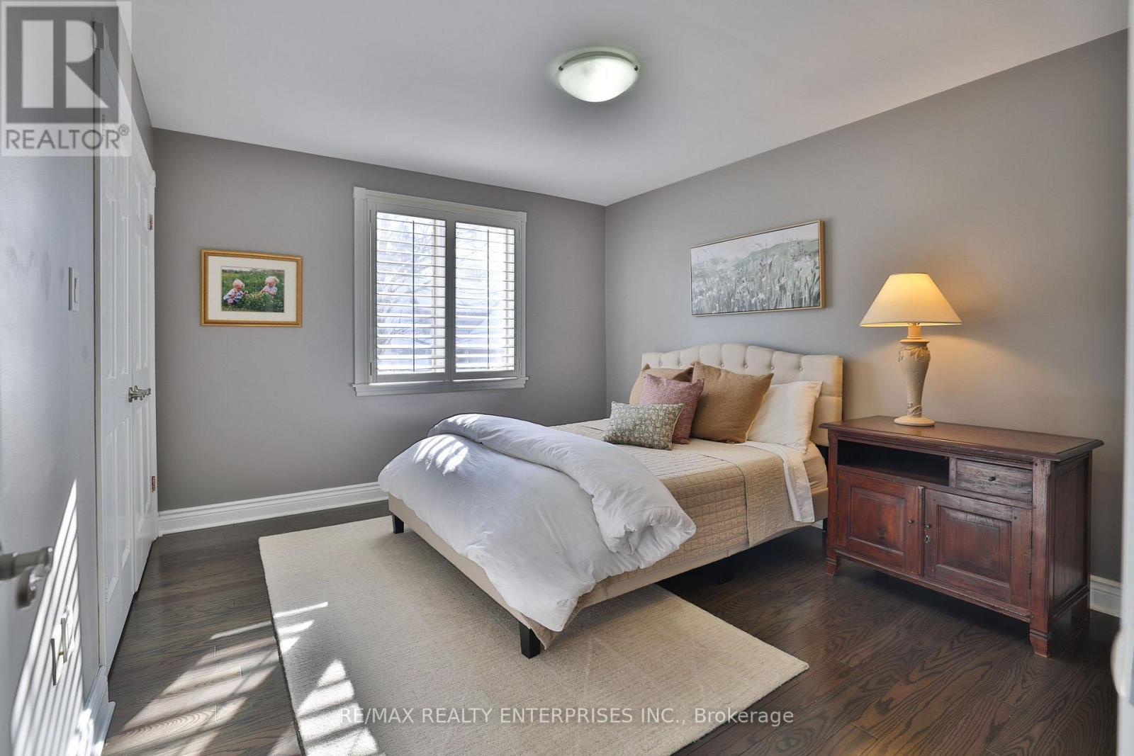 208 Mineola Road W, Mississauga, ON