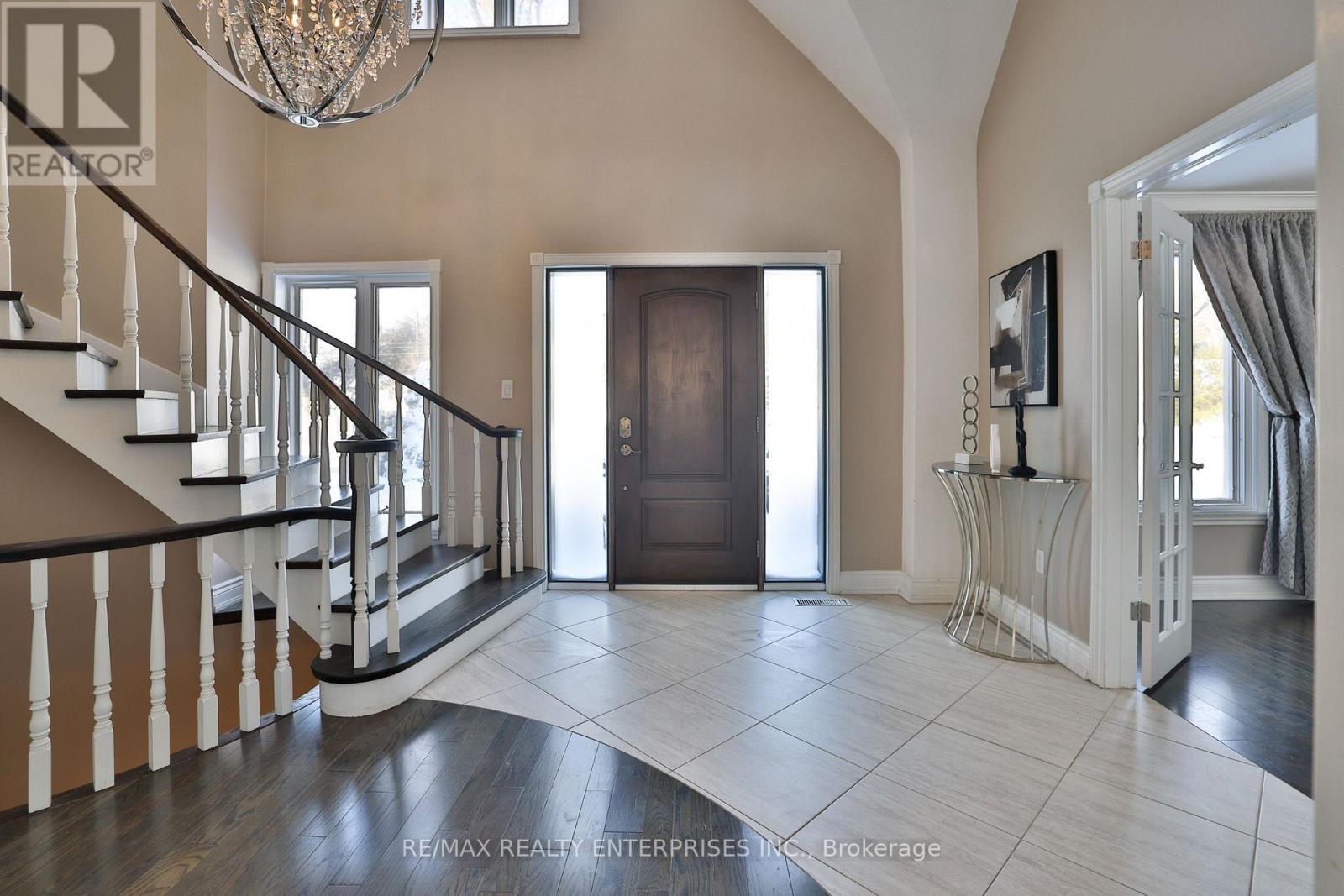 208 Mineola Road W, Mississauga, ON