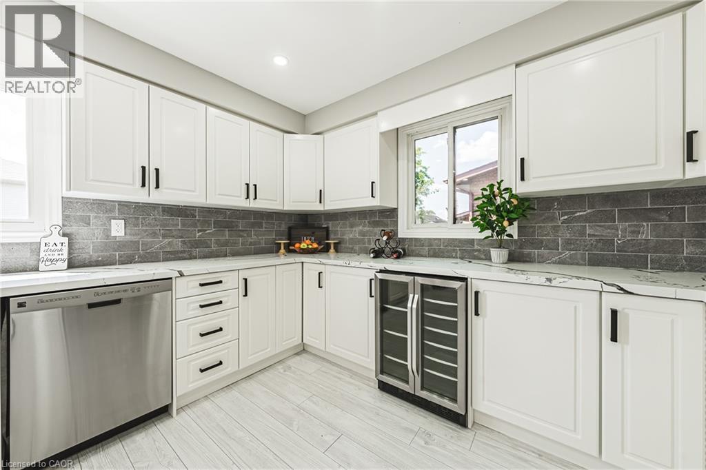 39 Parkwood Crescent, Hamilton, ON