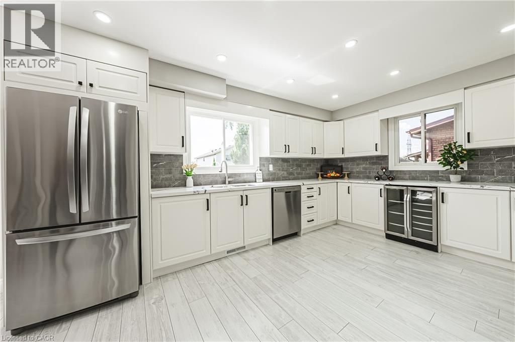 39 Parkwood Crescent, Hamilton, ON