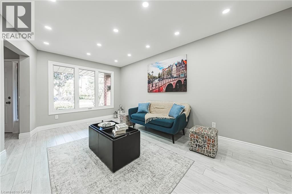 39 Parkwood Crescent, Hamilton, ON