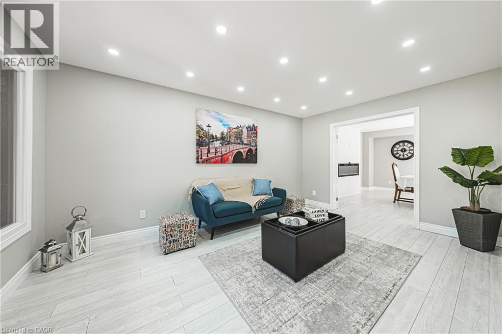 39 Parkwood Crescent, Hamilton, ON