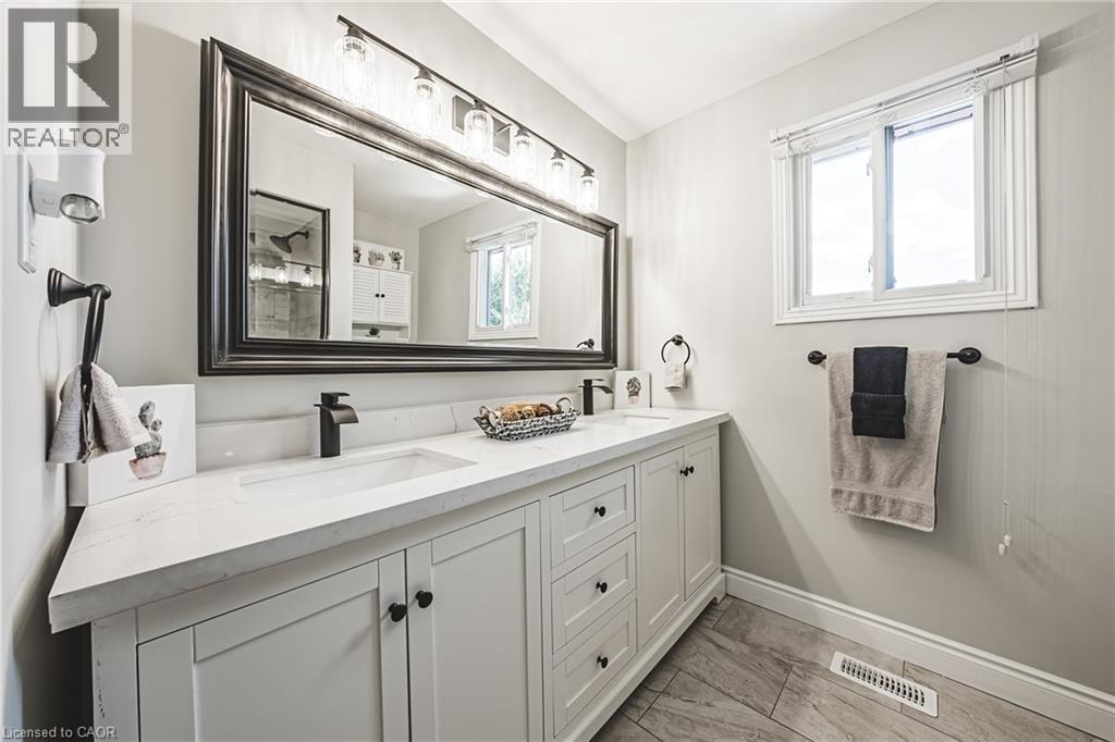 39 Parkwood Crescent, Hamilton, ON