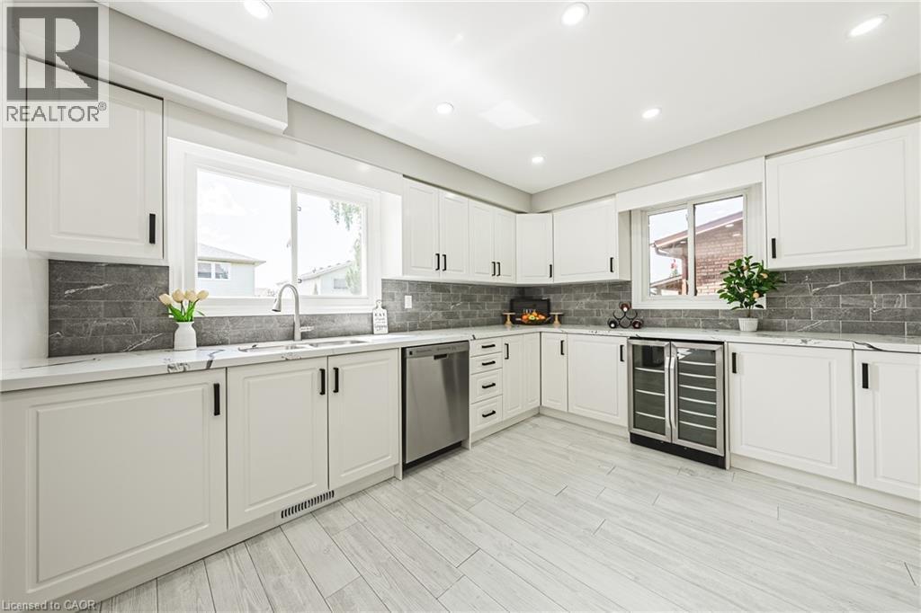 39 Parkwood Crescent, Hamilton, ON