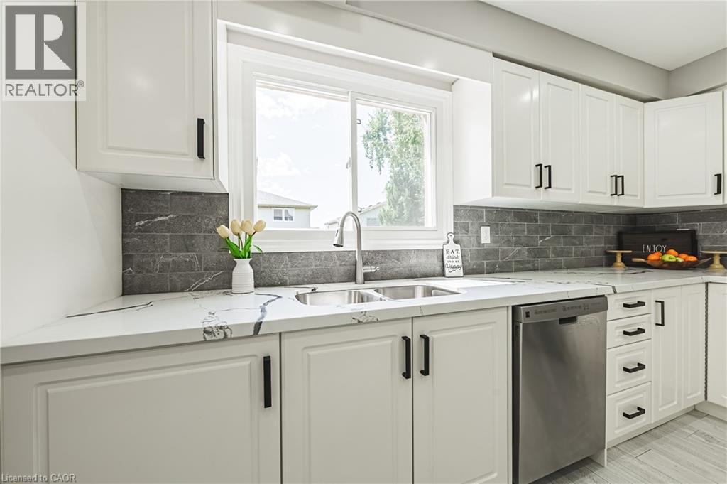 39 Parkwood Crescent, Hamilton, ON