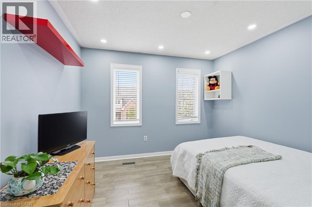5010 Bunton Crescent, Burlington, ON