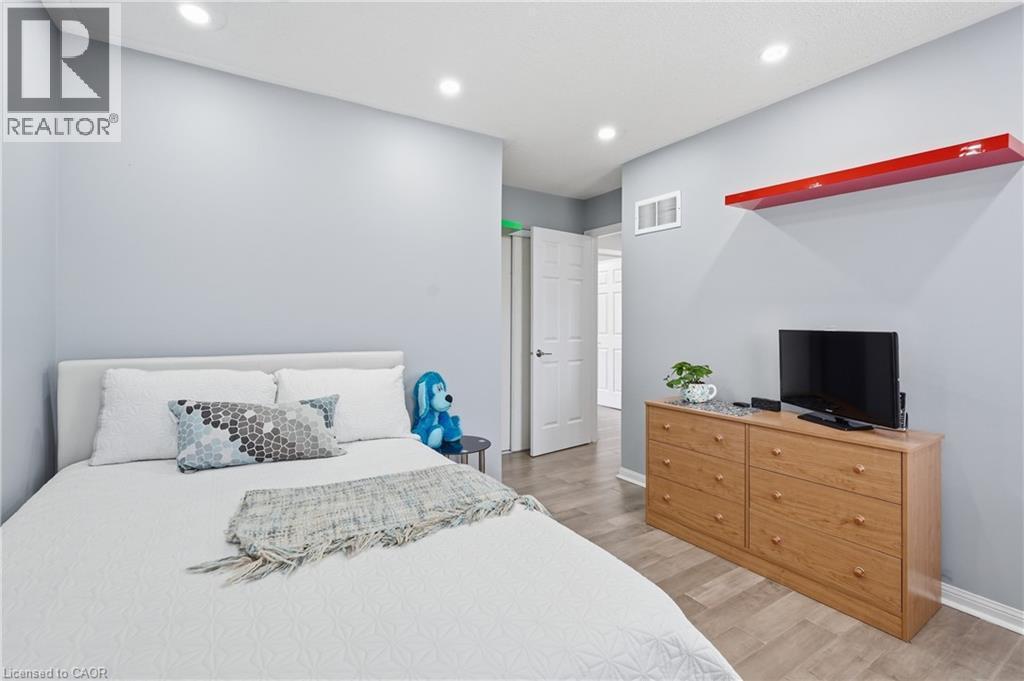 5010 Bunton Crescent, Burlington, ON