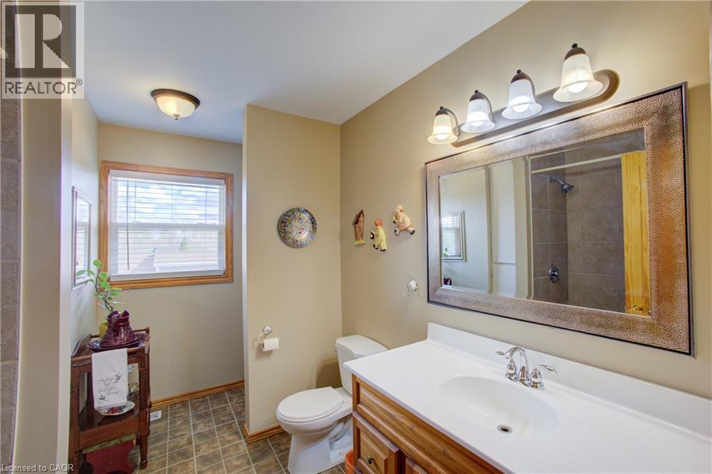 375729 6Th Line, Amaranth, ON - Indoor Photo Showing Bathroom