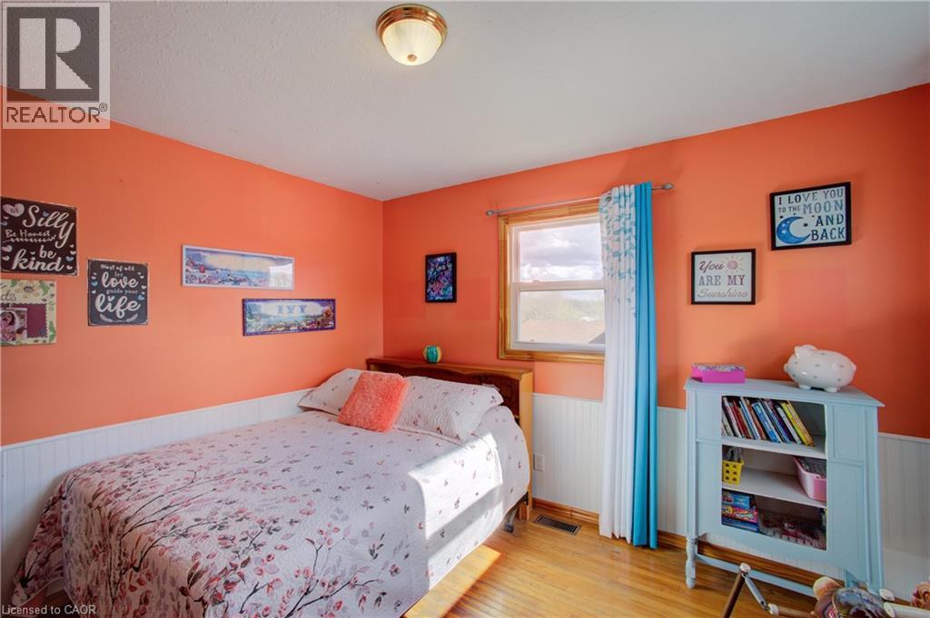 375729 6Th Line, Amaranth, ON - Indoor Photo Showing Bedroom