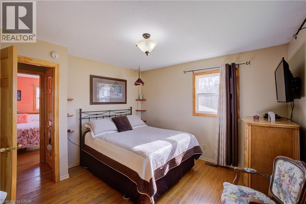 375729 6Th Line, Amaranth, ON - Indoor Photo Showing Bedroom