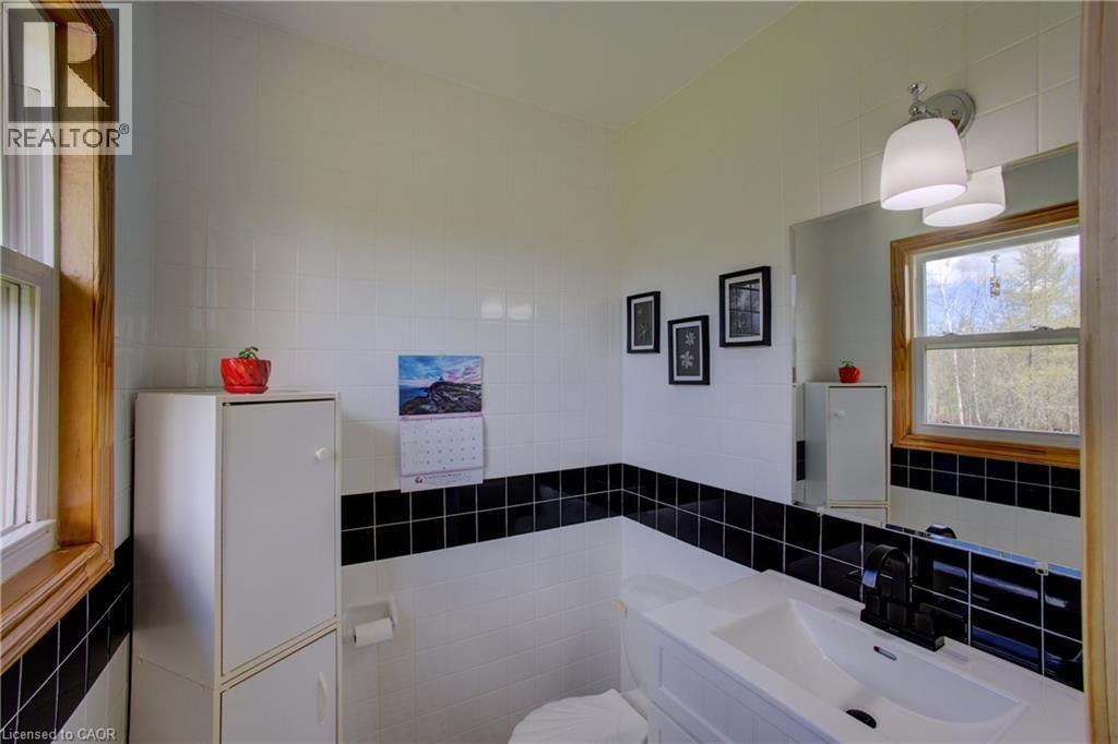 375729 6Th Line, Amaranth, ON - Indoor Photo Showing Bathroom