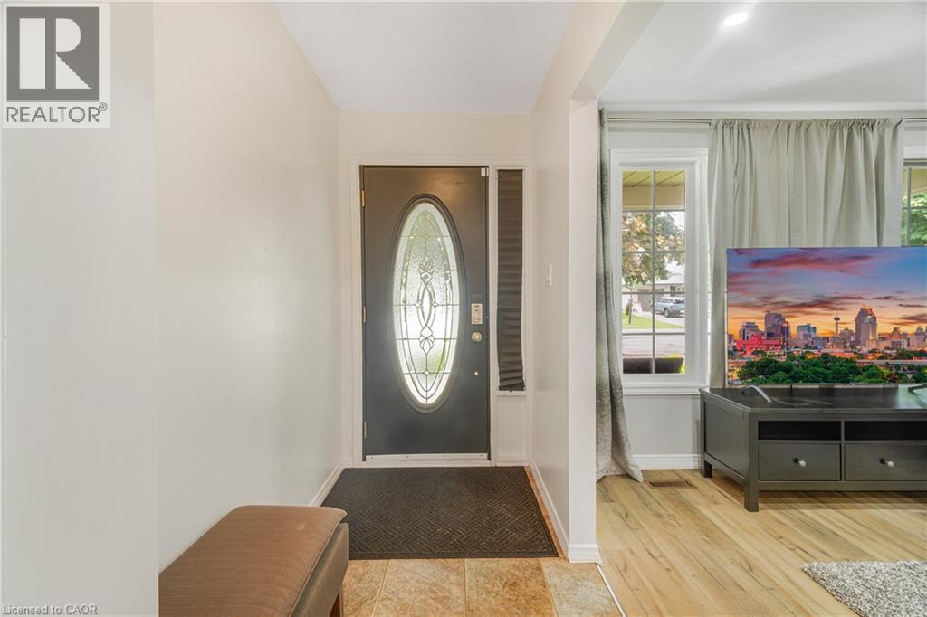 Entryway featuring a decorative oval glass insert door, neutral wall tones, and tiled flooring - 23 Millpond Place, Mountain, ON