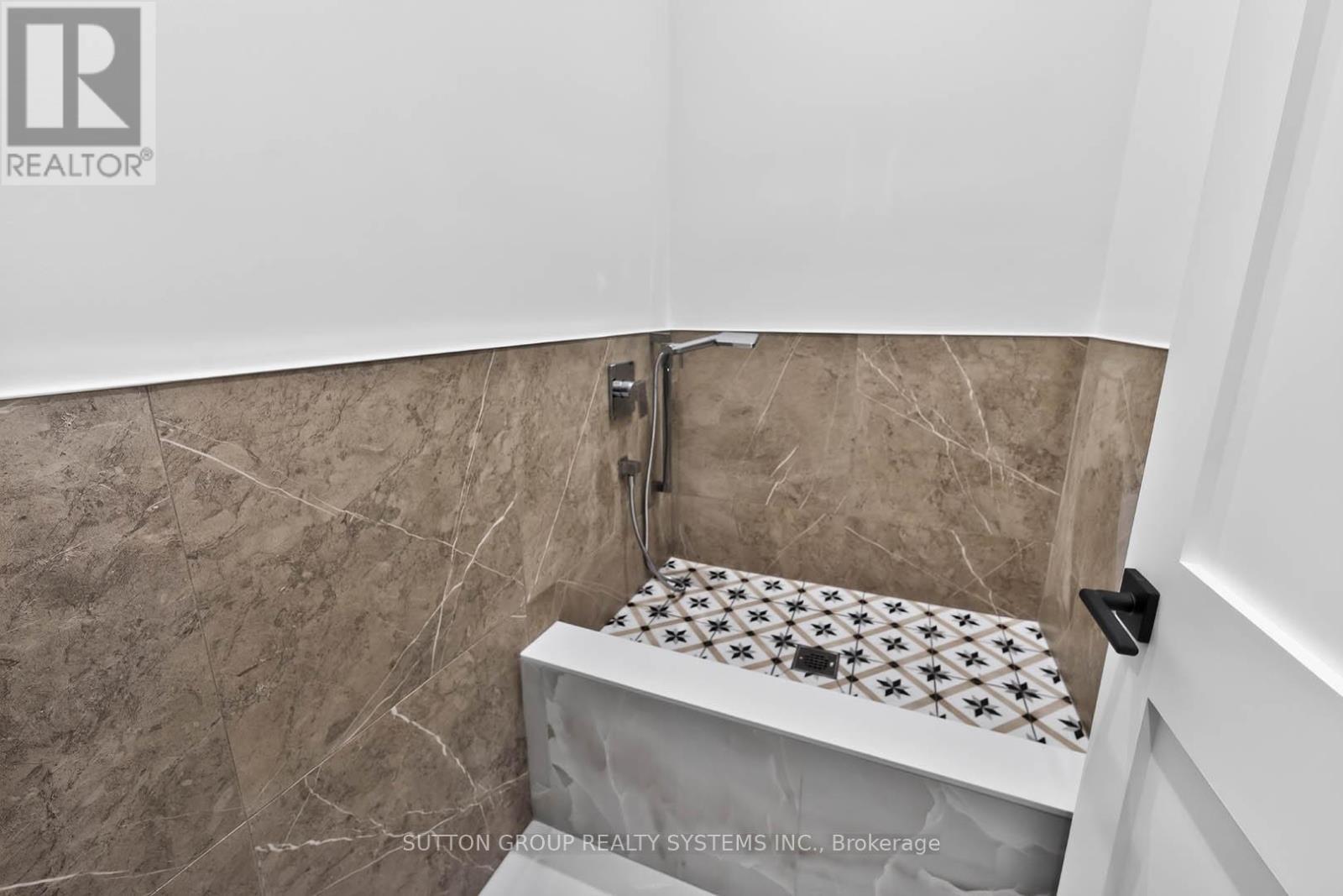 Dog wash room - 272 Renforth Drive, Toronto, ON