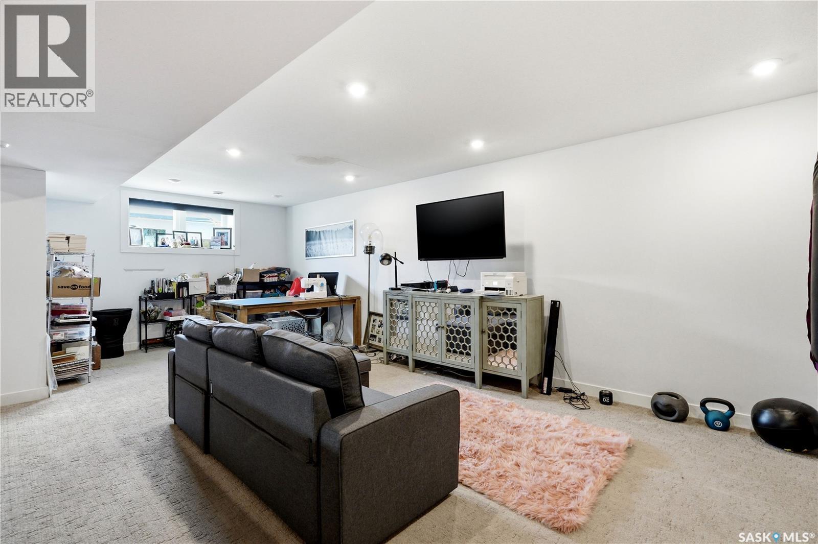 450 Bentley Court, Saskatoon, SK