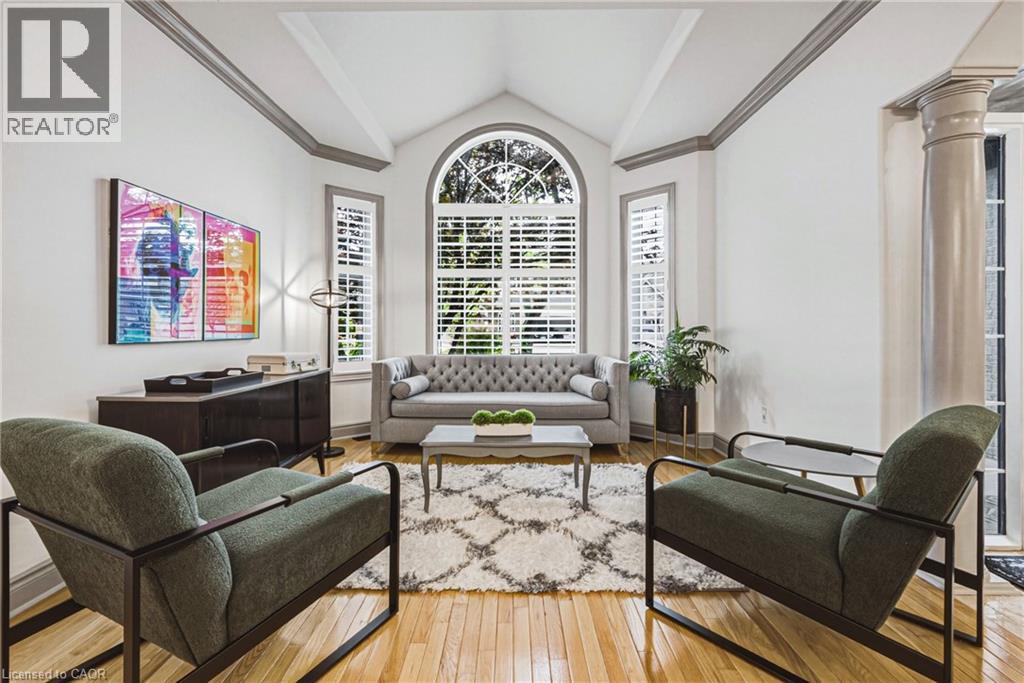 32 Kopperfield Lane, Mount Hope, ON - Indoor Photo Showing Living Room