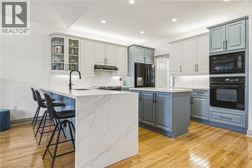 32 Kopperfield Lane, Mount Hope, ON - Indoor Photo Showing Kitchen With Upgraded Kitchen