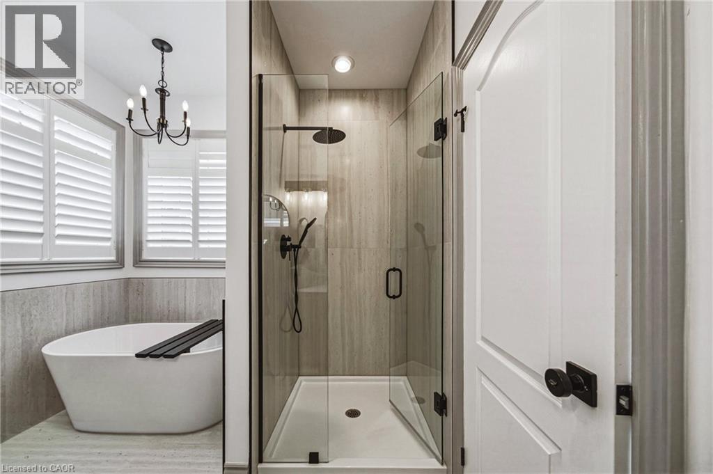 32 Kopperfield Lane, Mount Hope, ON - Indoor Photo Showing Bathroom