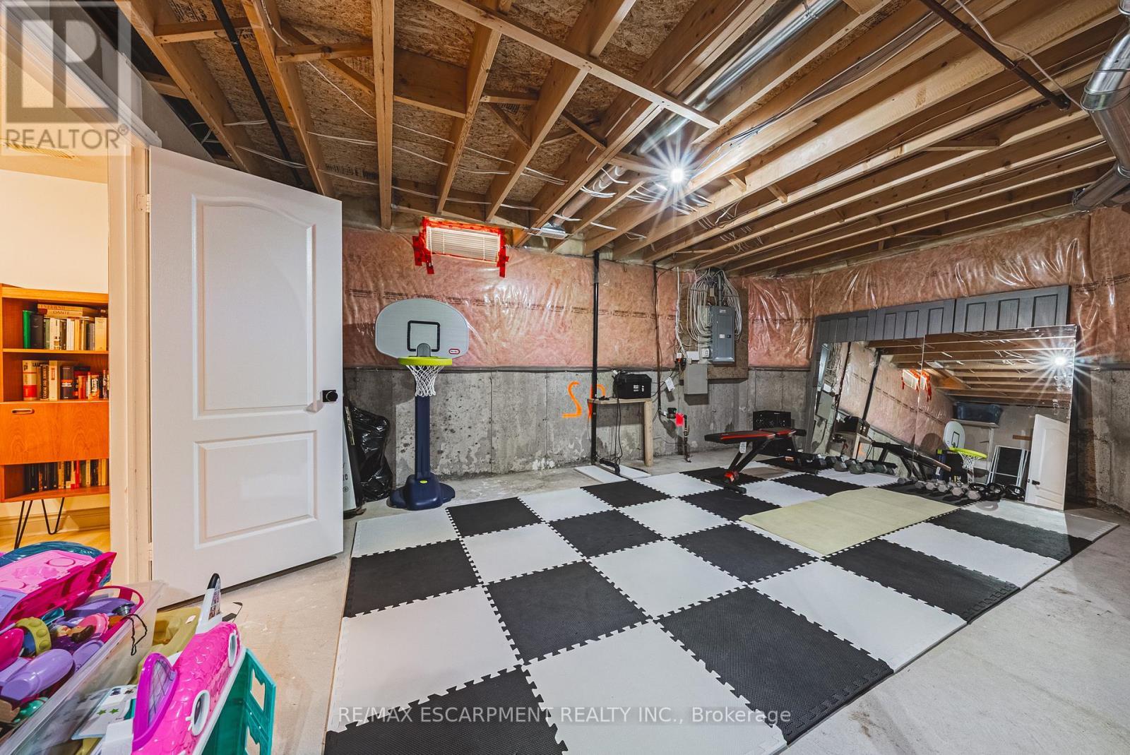 32 Kopperfield Lane, Hamilton, ON