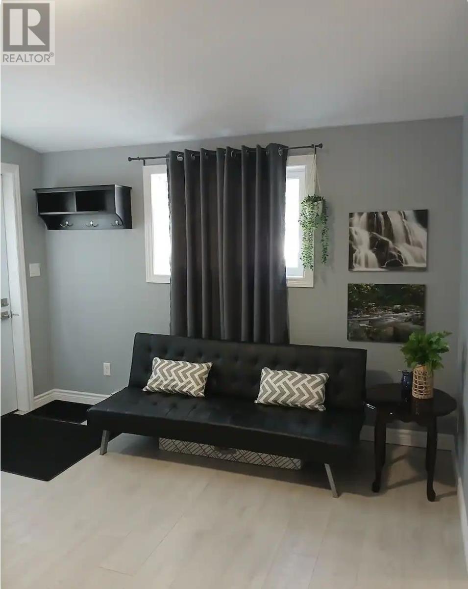 9 Central Ave, Elliot Lake, ON