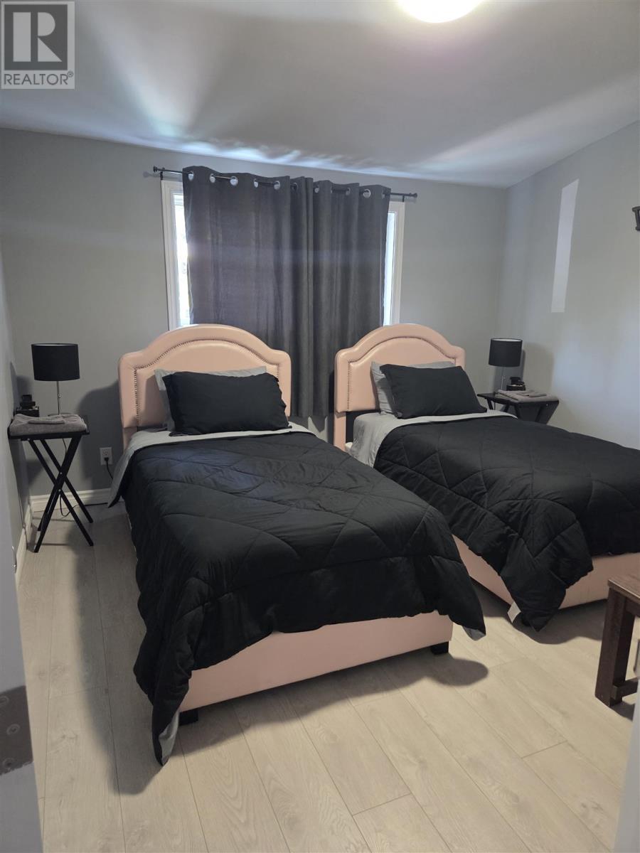 9 Central Ave, Elliot Lake, ON