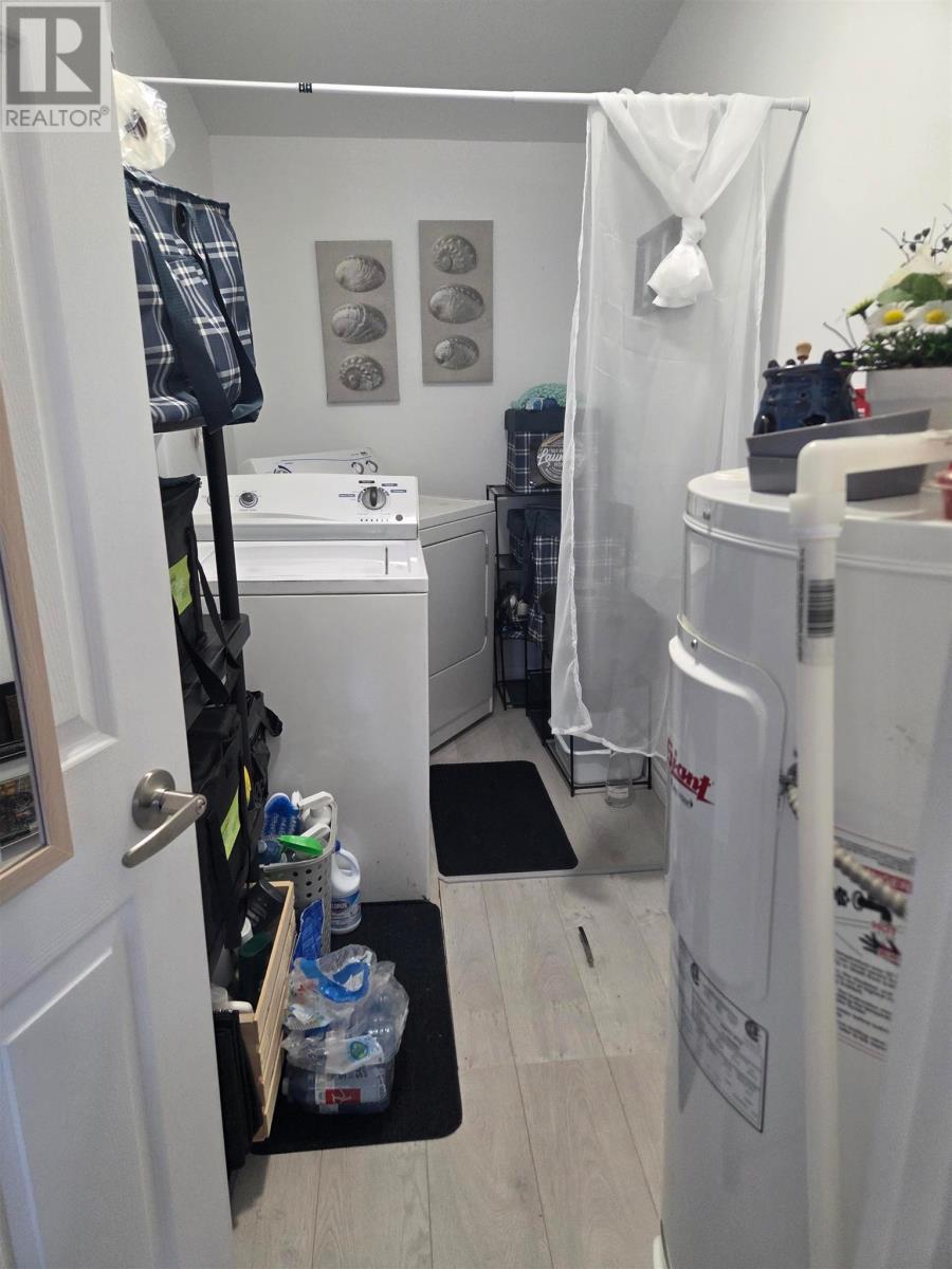 9 Central Ave, Elliot Lake, ON