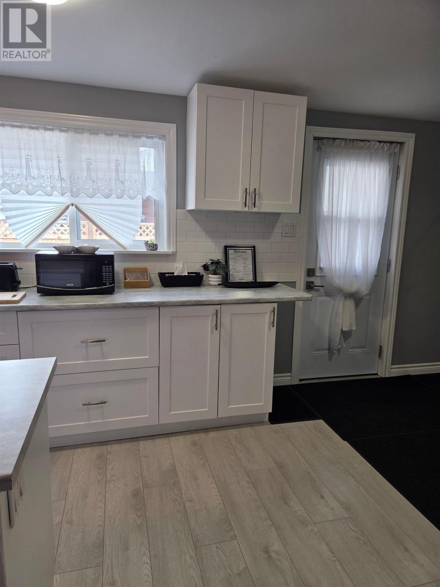 9 Central Ave, Elliot Lake, ON
