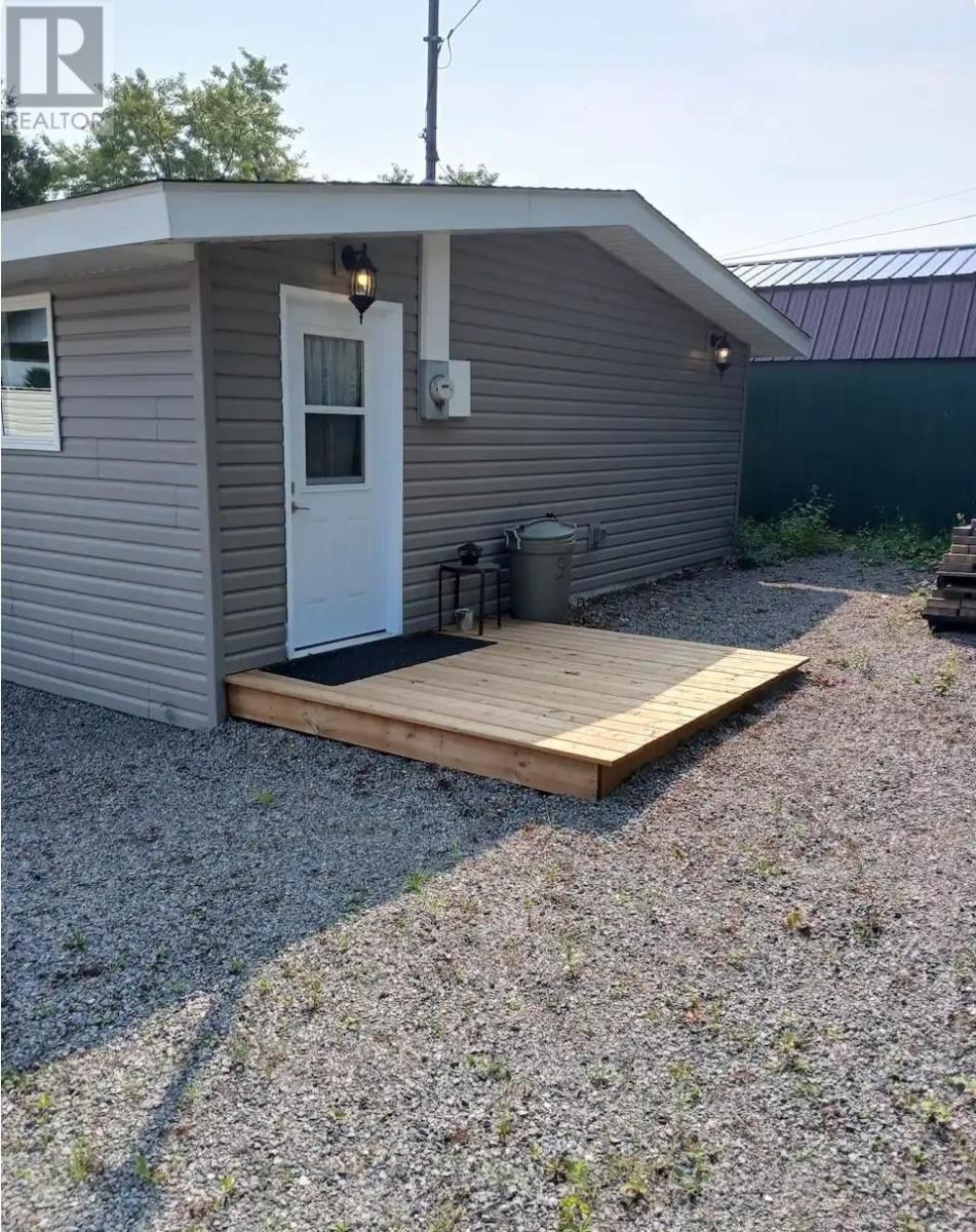 9 Central Ave, Elliot Lake, ON