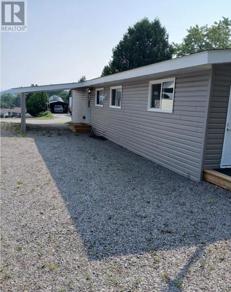 9 Central Ave, Elliot Lake, ON