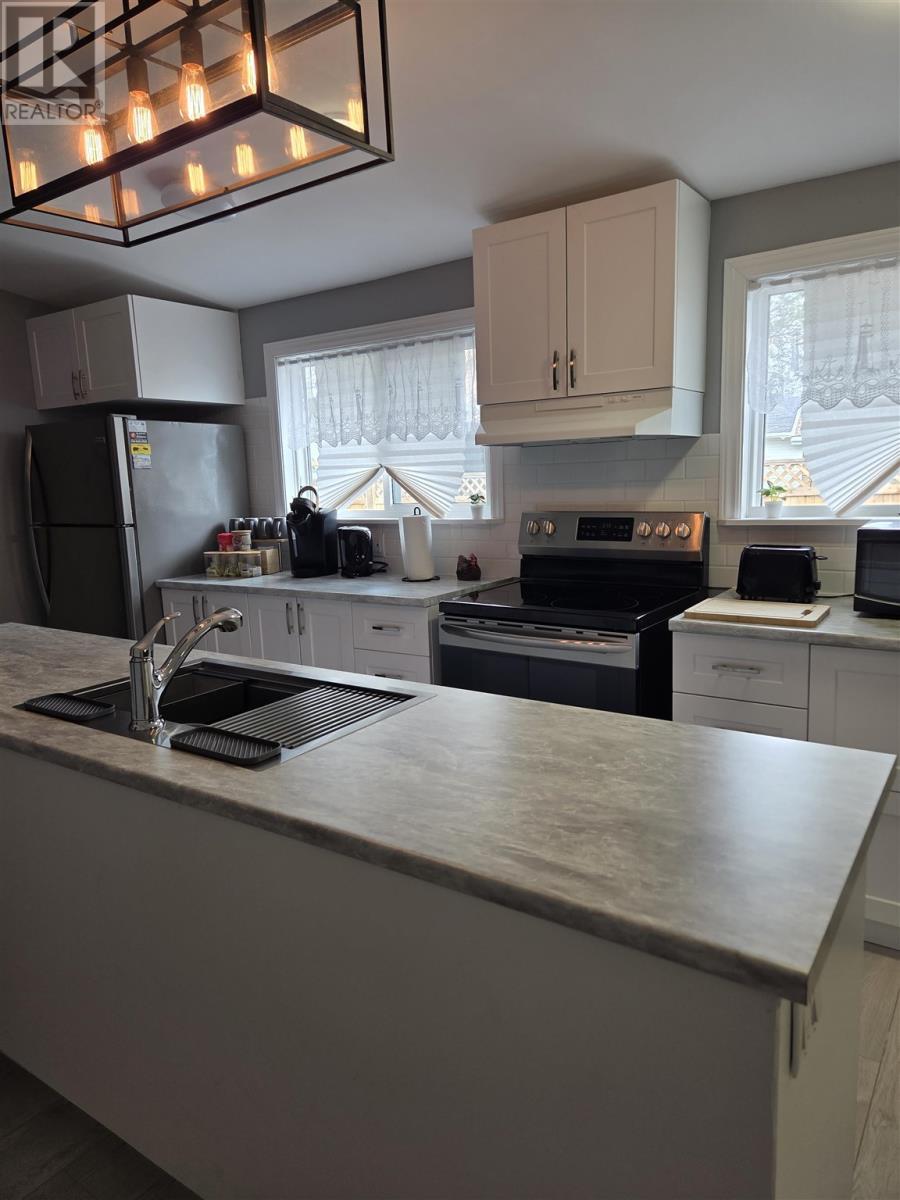 9 Central Ave, Elliot Lake, ON