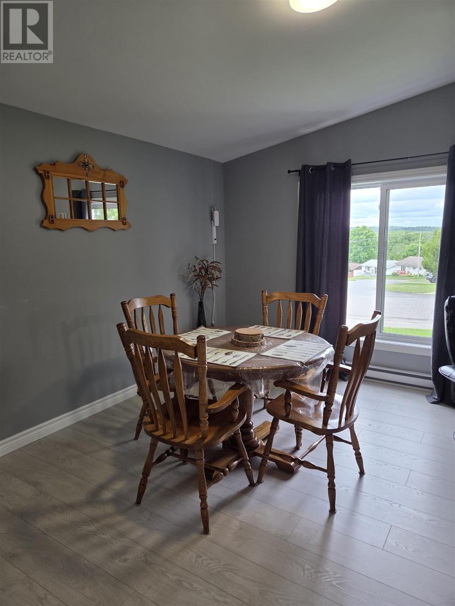 9 Central Ave, Elliot Lake, ON