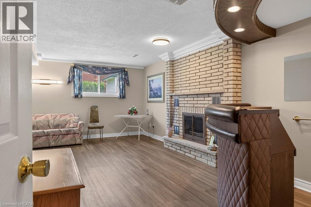 409 Mohawk Road W, Hamilton, ON