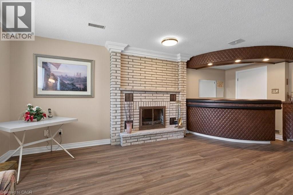 409 Mohawk Road W, Hamilton, ON