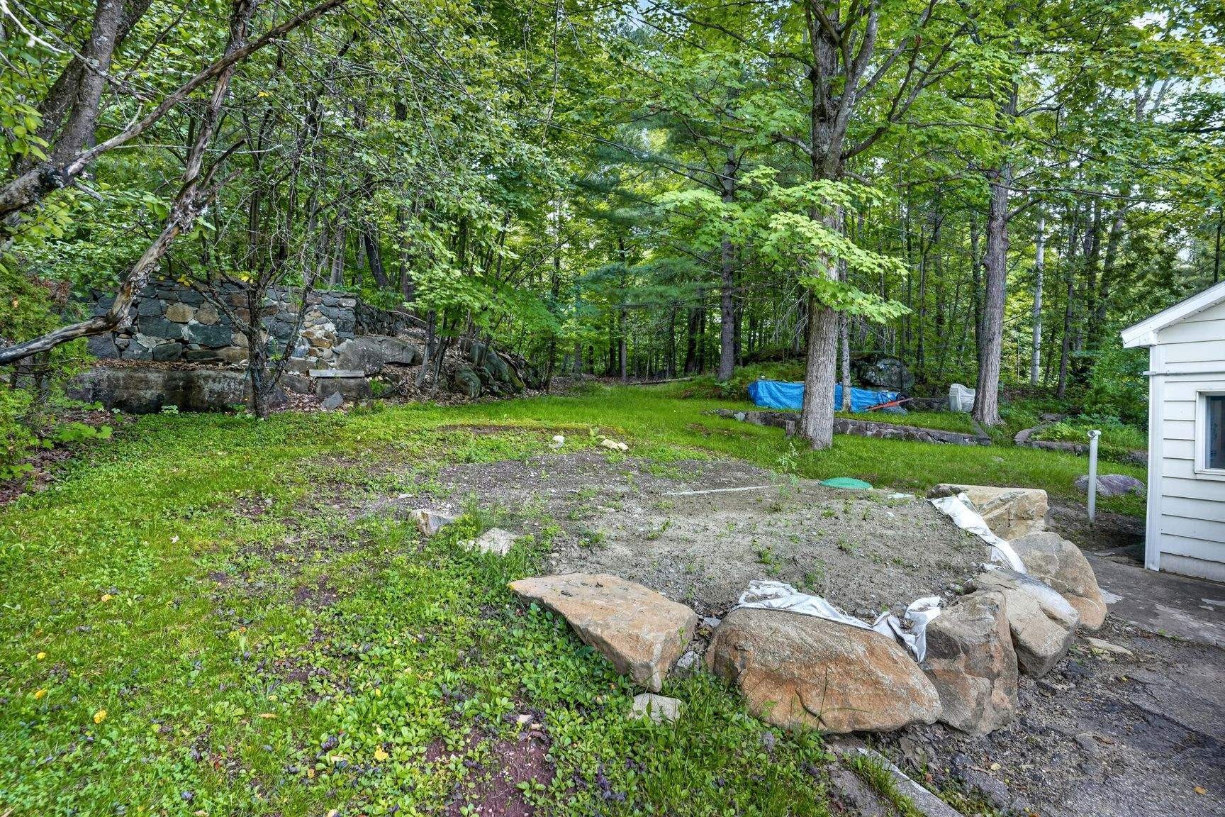 Courtyard - 6 61E Avenue, Saint-Hippolyte, QC