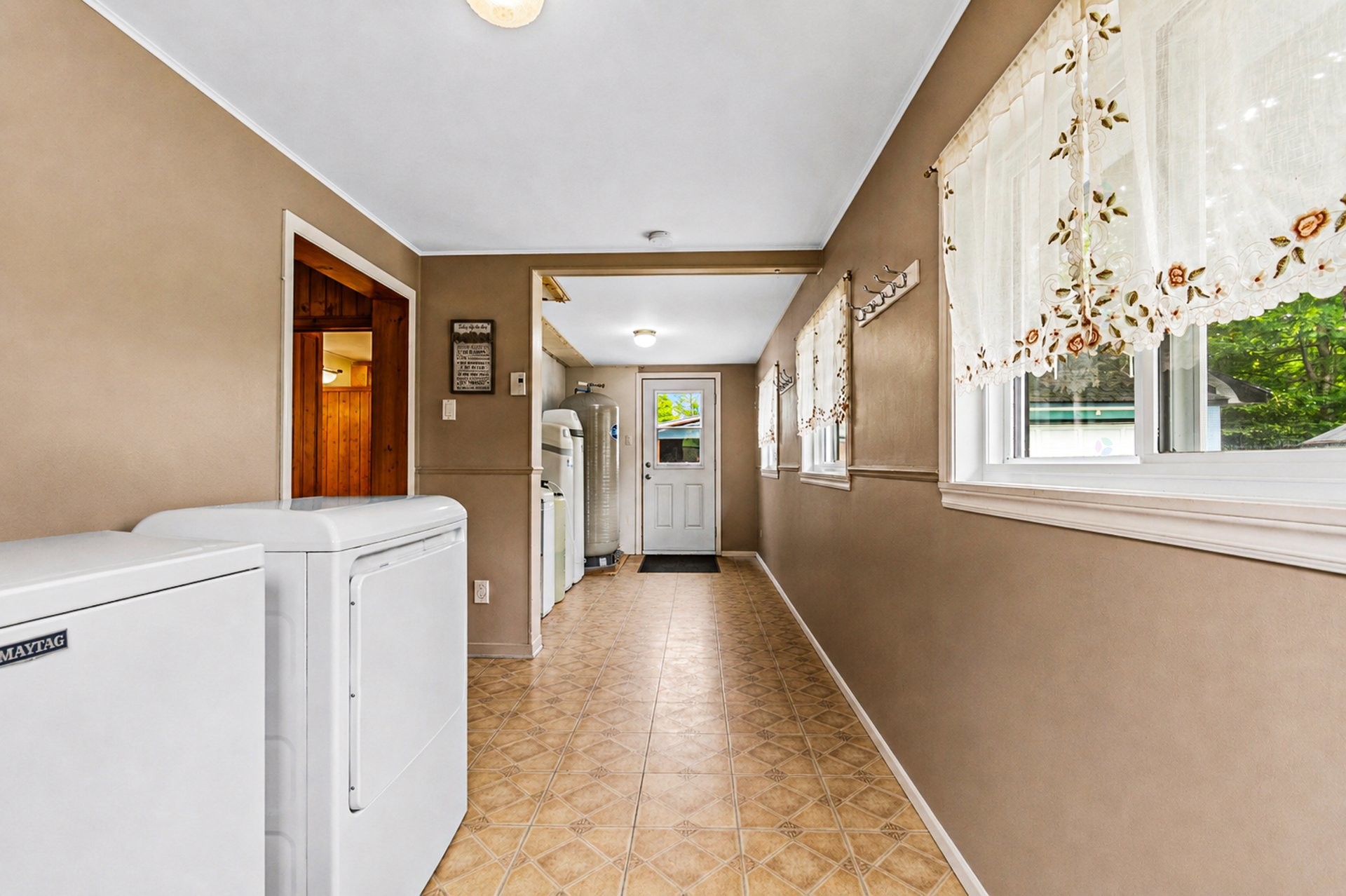 Mud Room - 135 Rue Du Cap, Saint-Colomban, QC