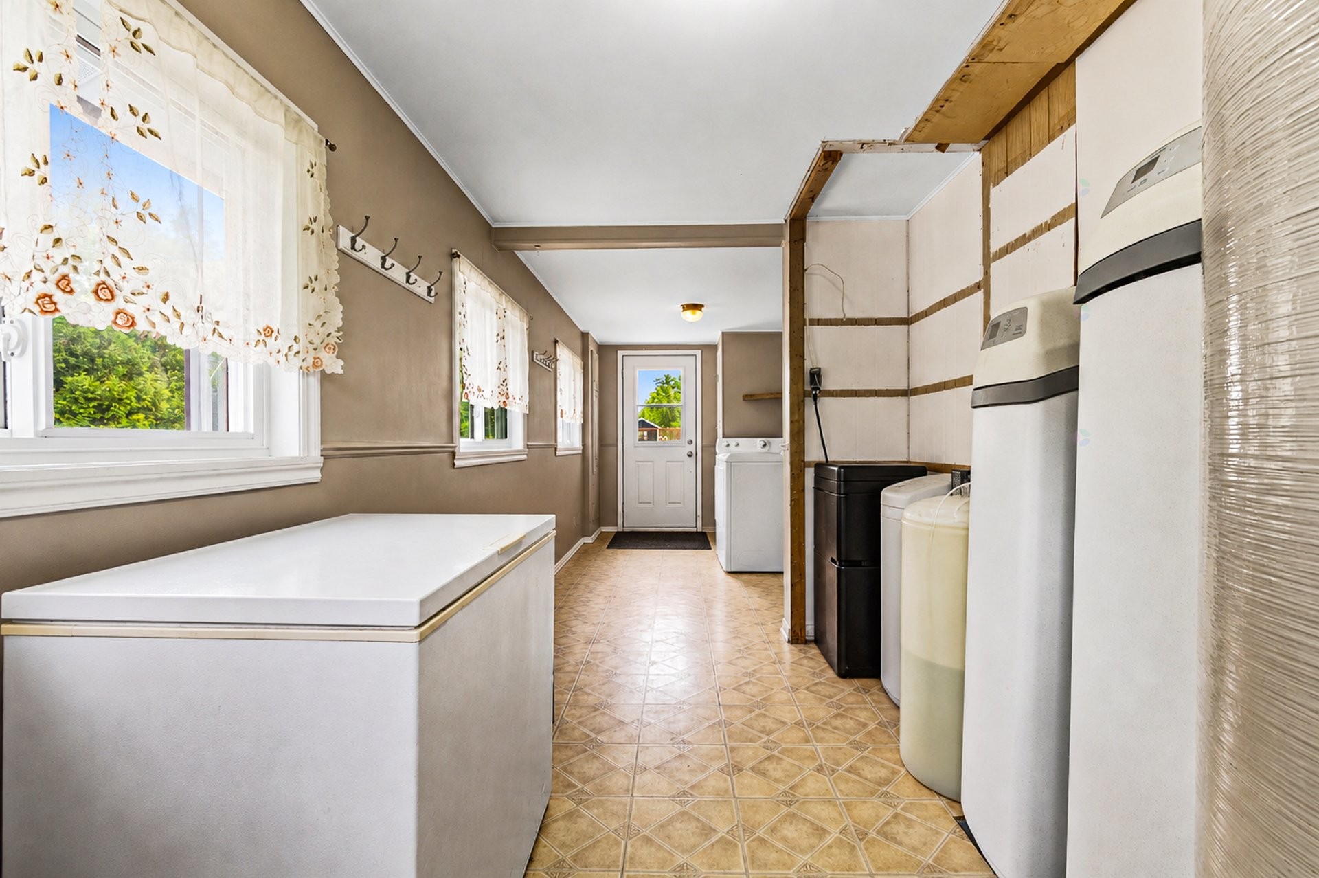 Mud Room - 135 Rue Du Cap, Saint-Colomban, QC