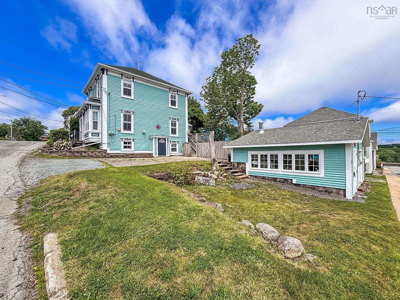 61 York Street, Lunenburg, NS
