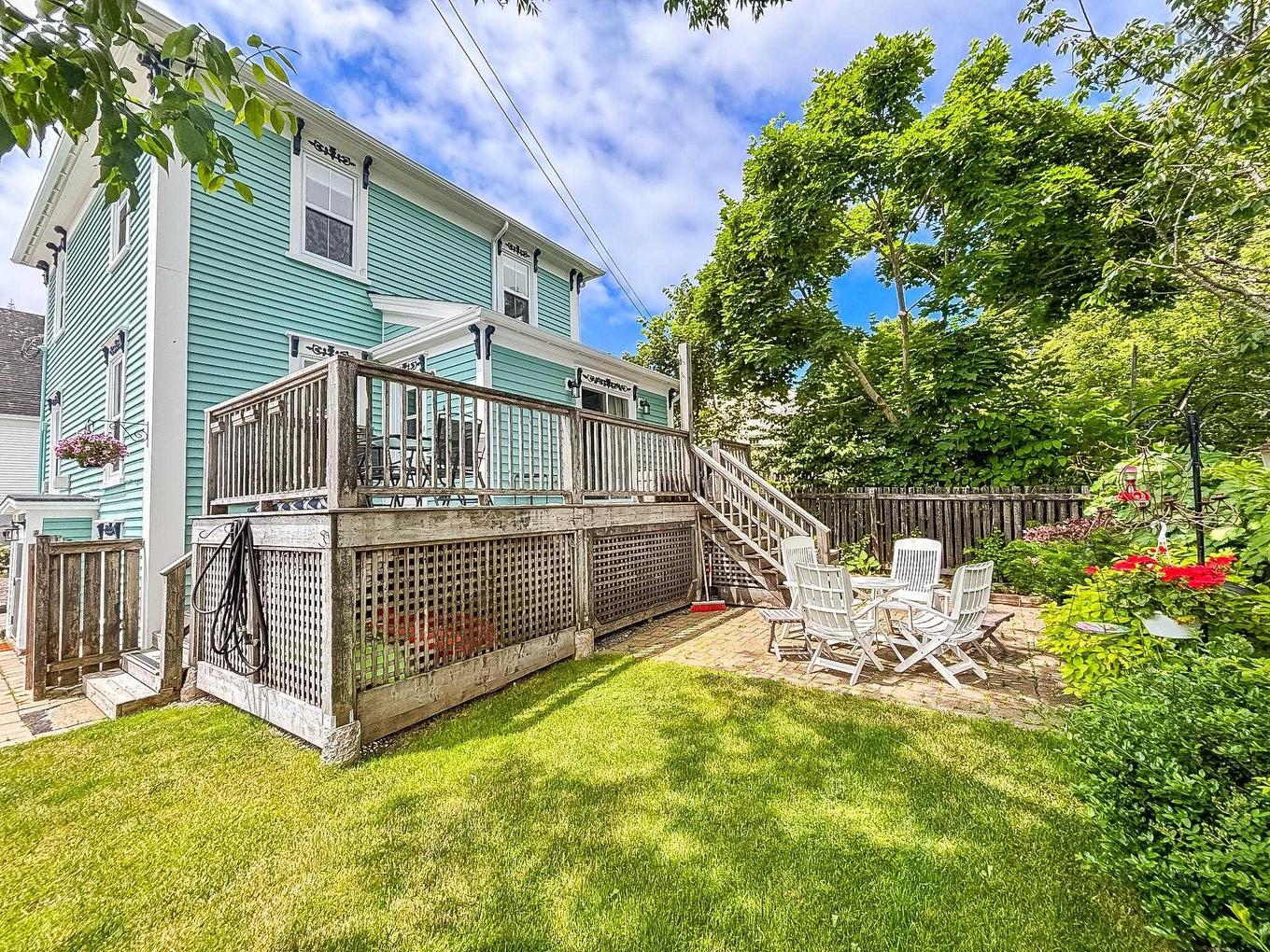 61 York Street, Lunenburg, NS