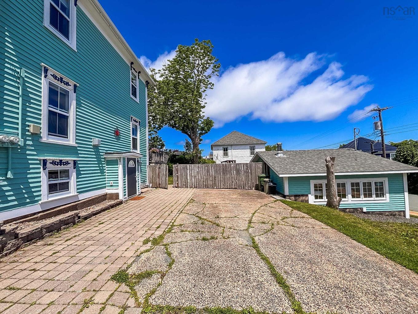 61 York Street, Lunenburg, NS