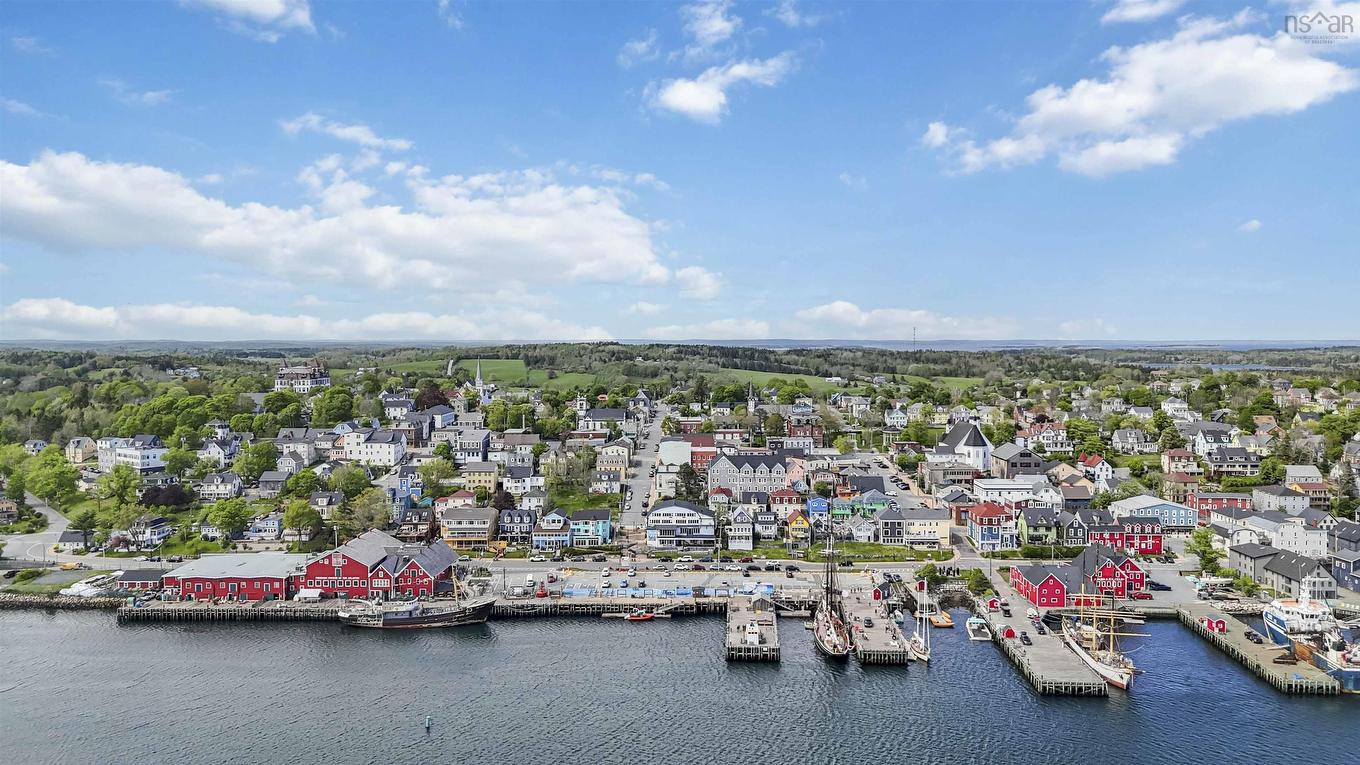 61 York Street, Lunenburg, NS