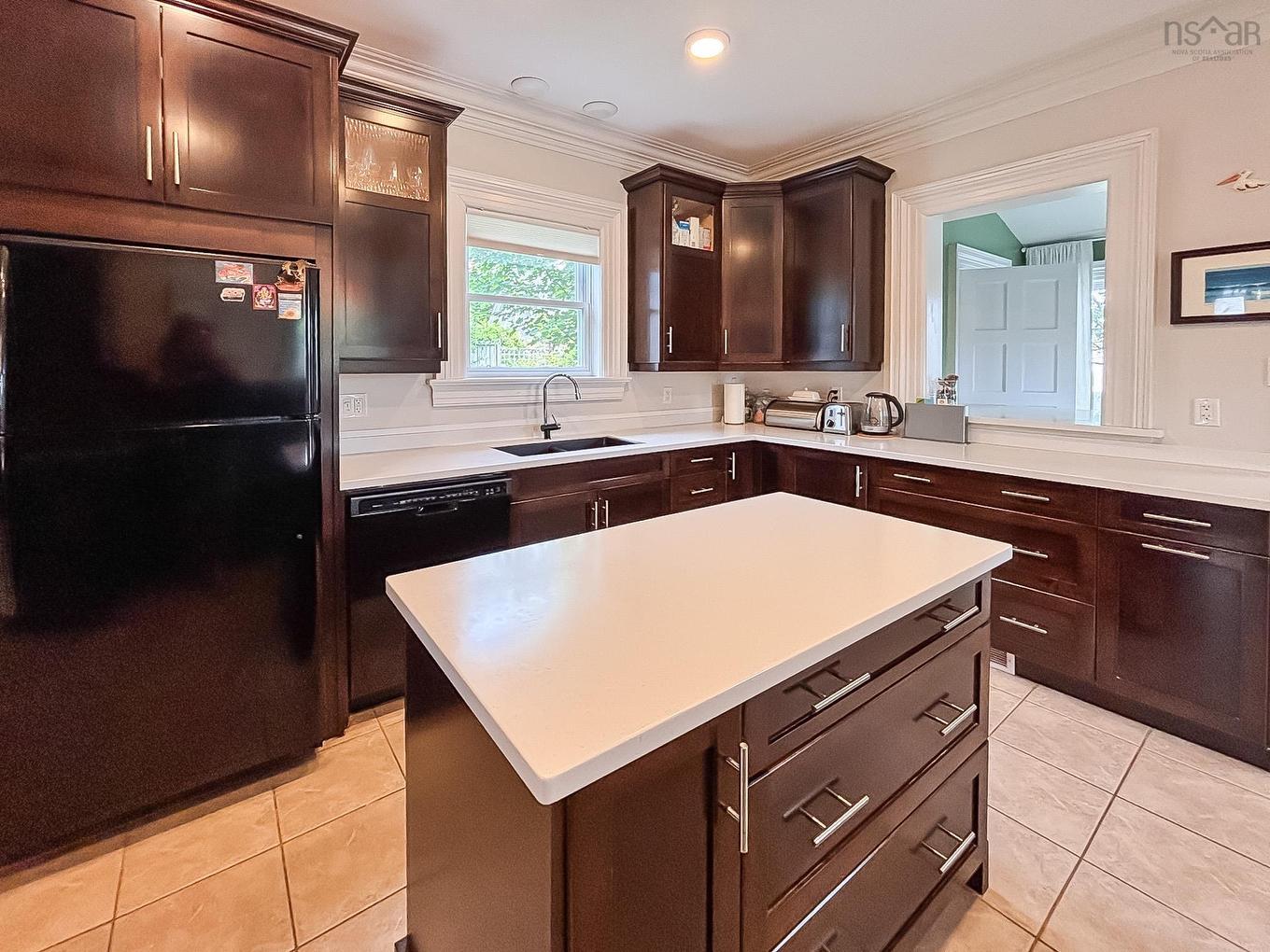 61 York Street, Lunenburg, NS
