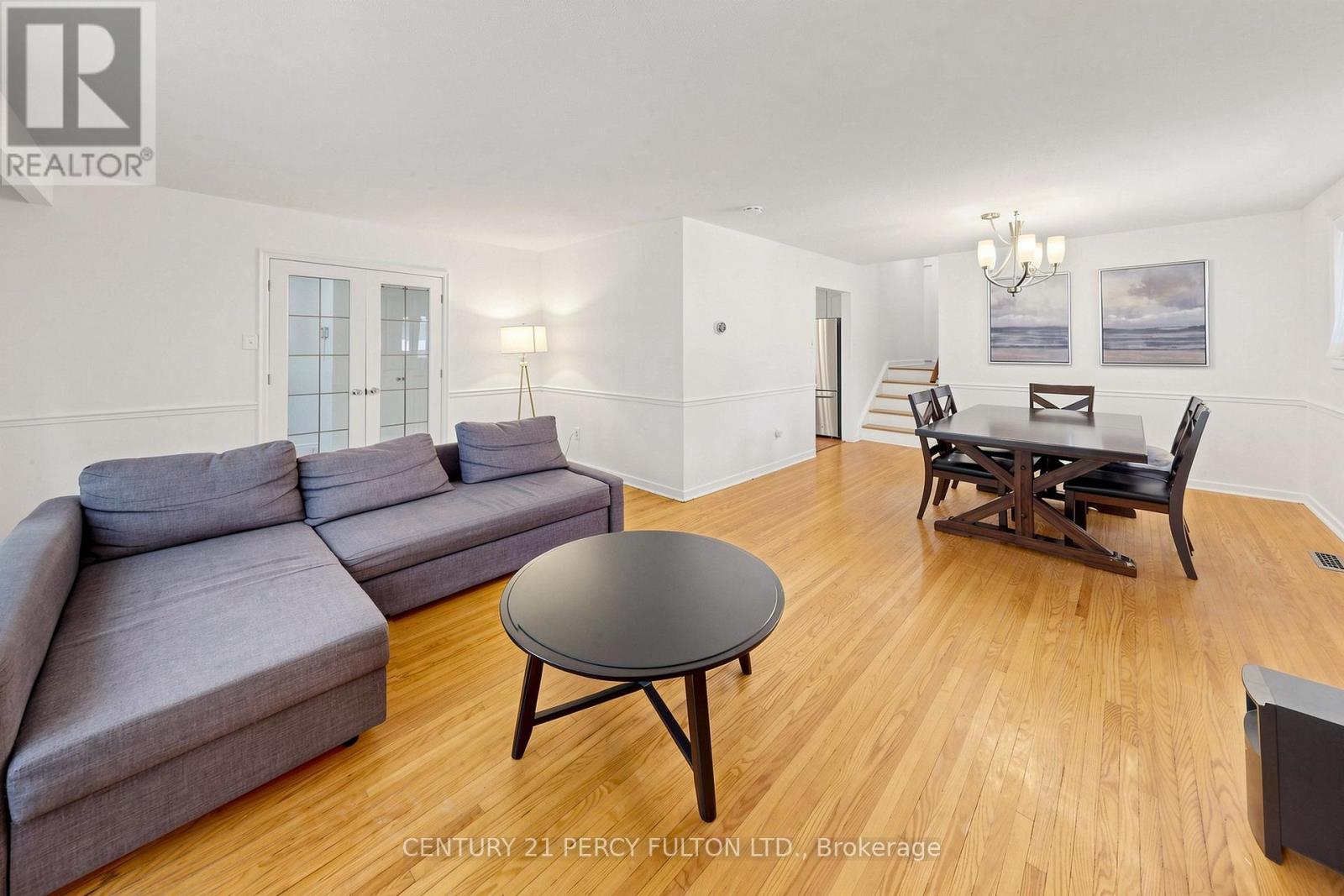 10 Devins Drive, Aurora, ON