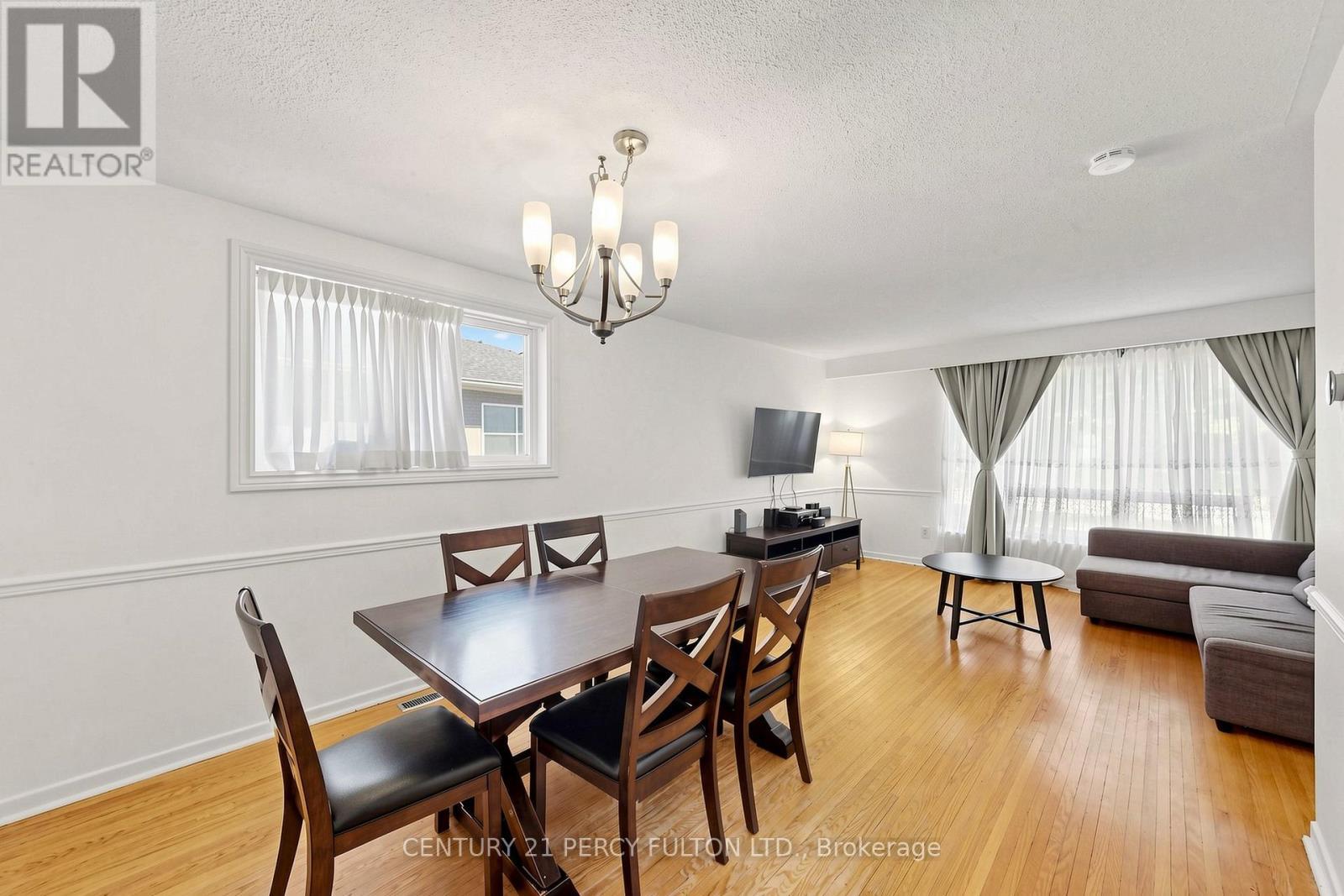10 Devins Drive, Aurora, ON