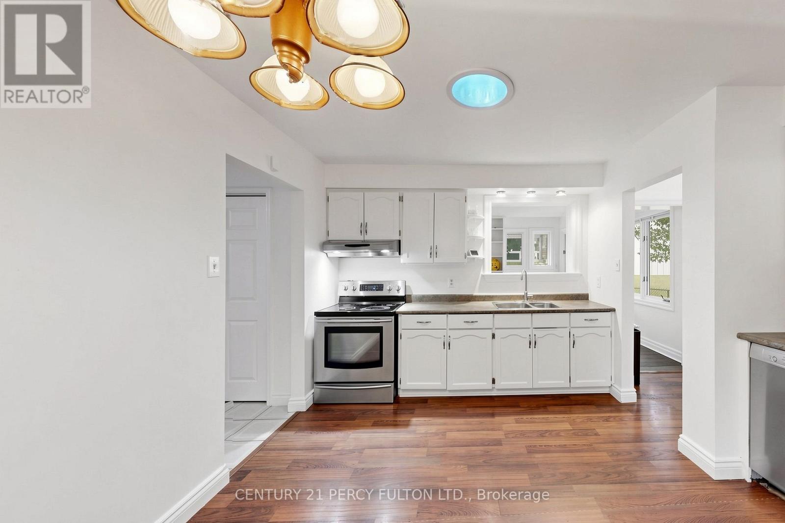 10 Devins Drive, Aurora, ON