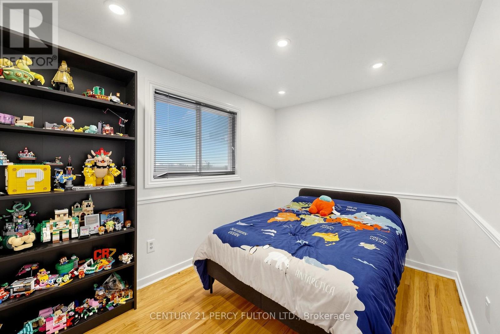 10 Devins Drive, Aurora, ON