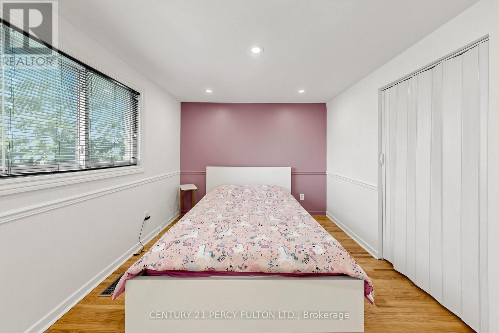 10 Devins Drive, Aurora, ON