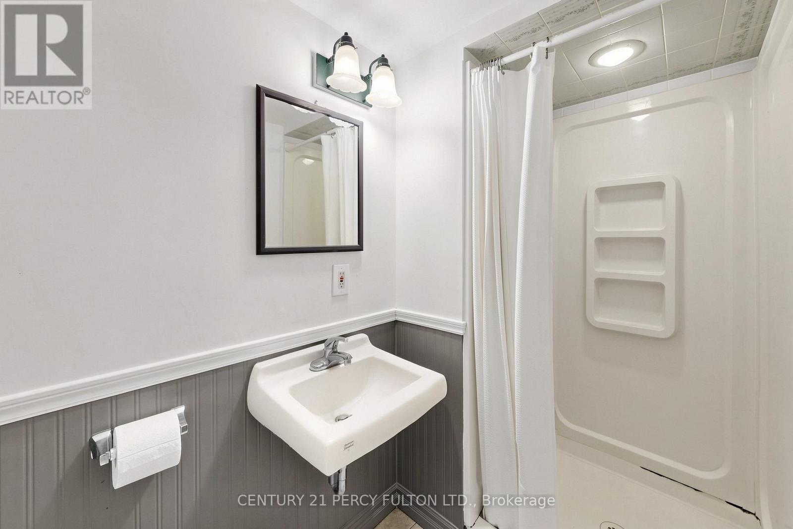 10 Devins Drive, Aurora, ON