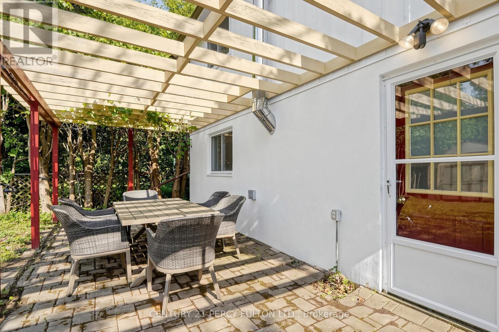10 Devins Drive, Aurora, ON